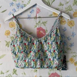 NWT Kortni Jeane Flower Fields V’d Crop